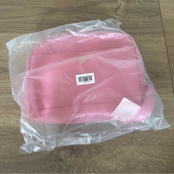 ban.do The Getaway Toiletries Bag - Available For Weekends - Picture 4 of 9